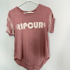 Rip Curl Graphic Logo T-Shirt Mauve Short Sleeve Split Shoulder Women's Size S